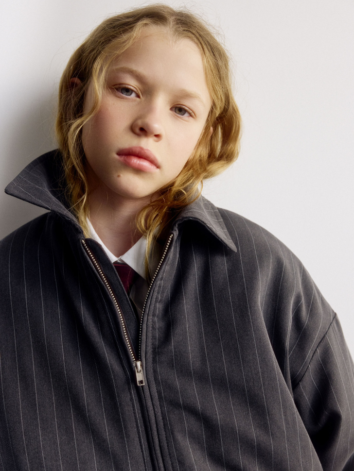 бомбер в полоску с воротником для девочек от бренда sela вид слева