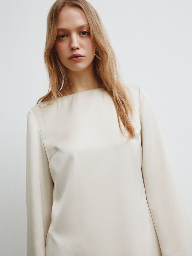 сатиновое мини-платье из линейки  young от бренда sela вид слева