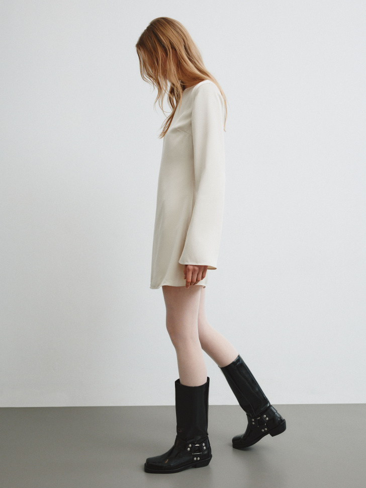 сатиновое мини-платье из линейки  young из россии вид сбоку