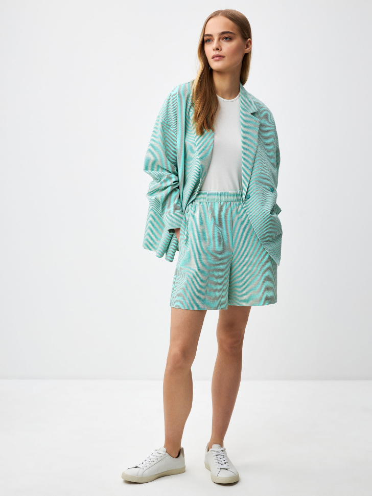 

Короткие шорты в полоску