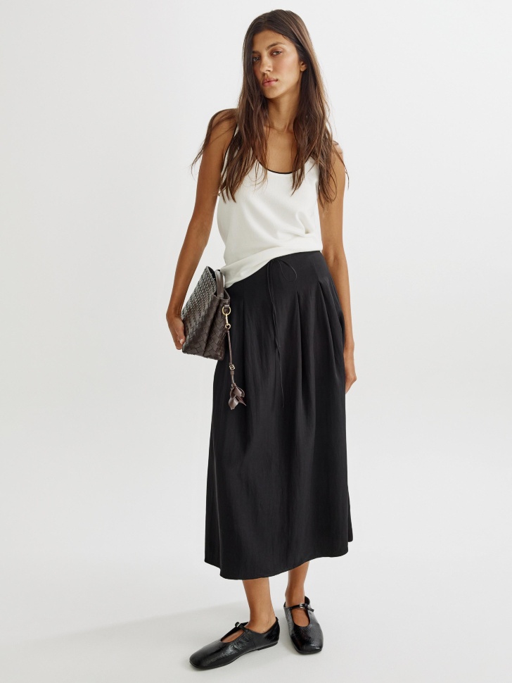 танк-топ с контрастной окантовкой от бренда sela вид слева