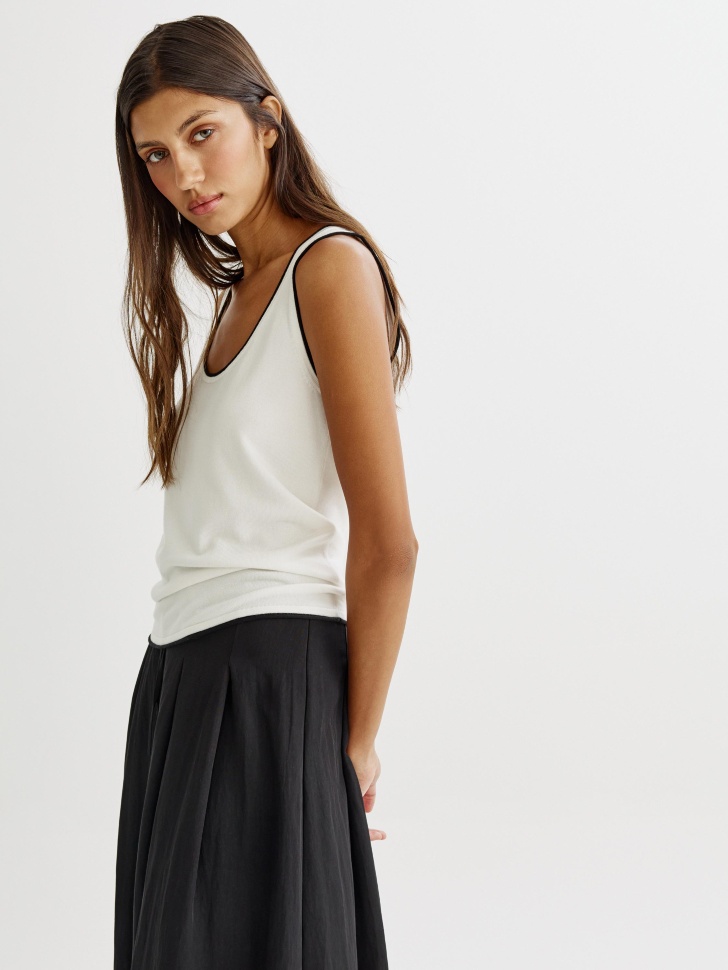 танк-топ с контрастной окантовкой из россии вид сбоку