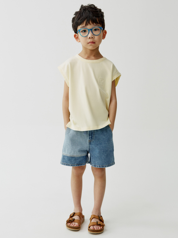 майка с вышивкой для мальчиков от бренда sela вид слева