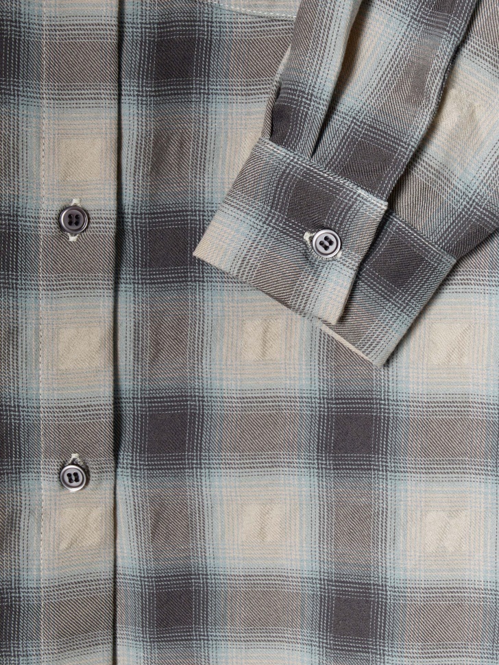 рубашка оверсайз из линейки  young универсального стиля с лицевой стороны