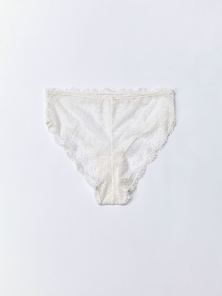 трусы-слипы из кружева от бренда sela вид слева