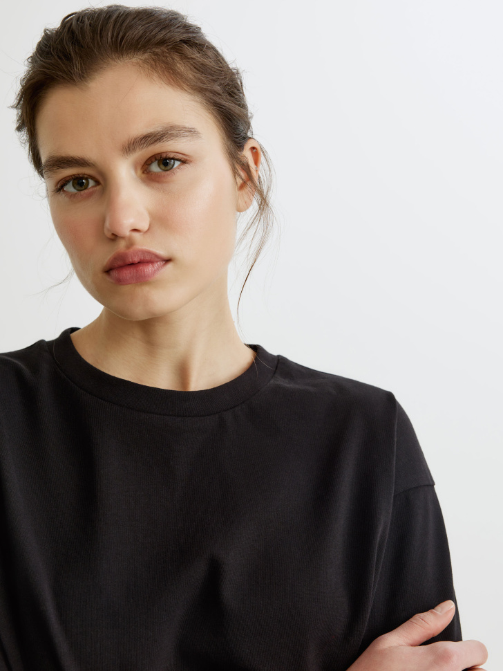 базовая футболка оверсайз из россии вид сбоку