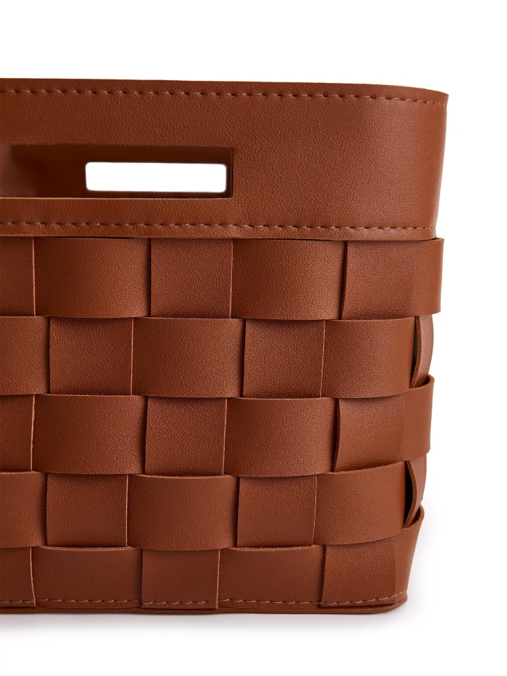 плетеная корзина для хранения с ручками по цене 4599 руб вид справа