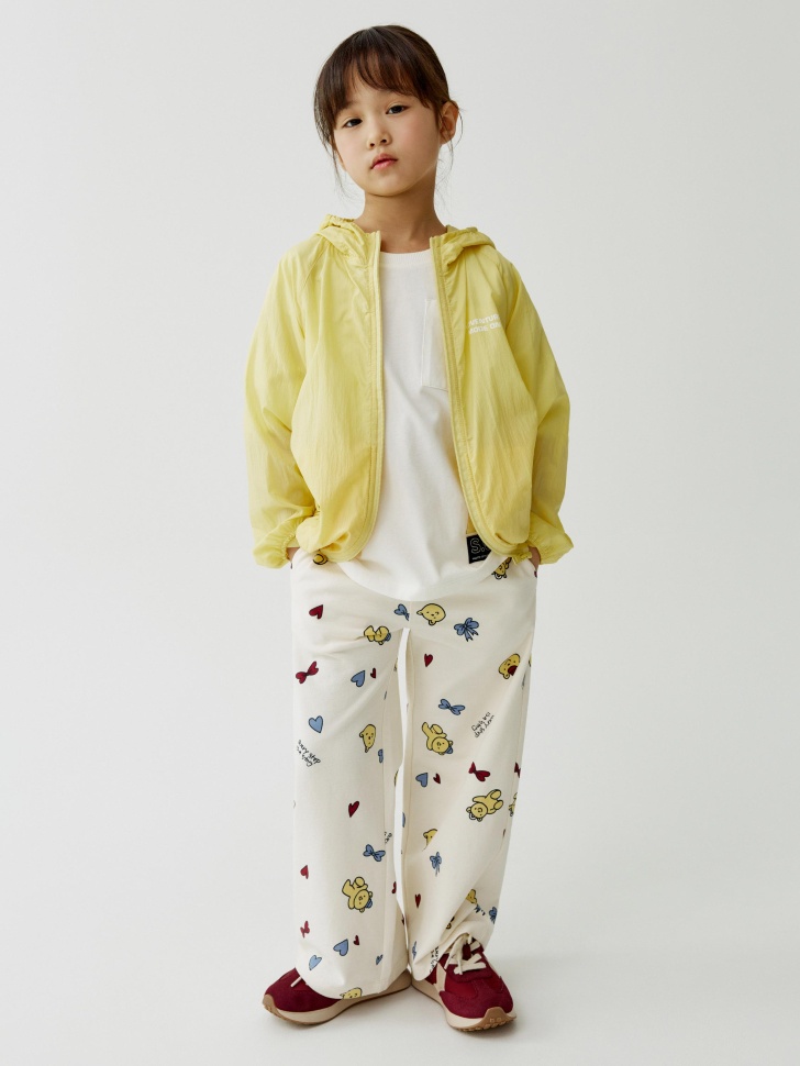 нейлоновая ветровка с защитой от ультрафиолета и сумкой-мешком для девочек по цене 2999 руб вид справа