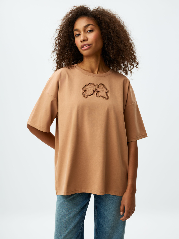 

Футболка оверсайз с вышивкой