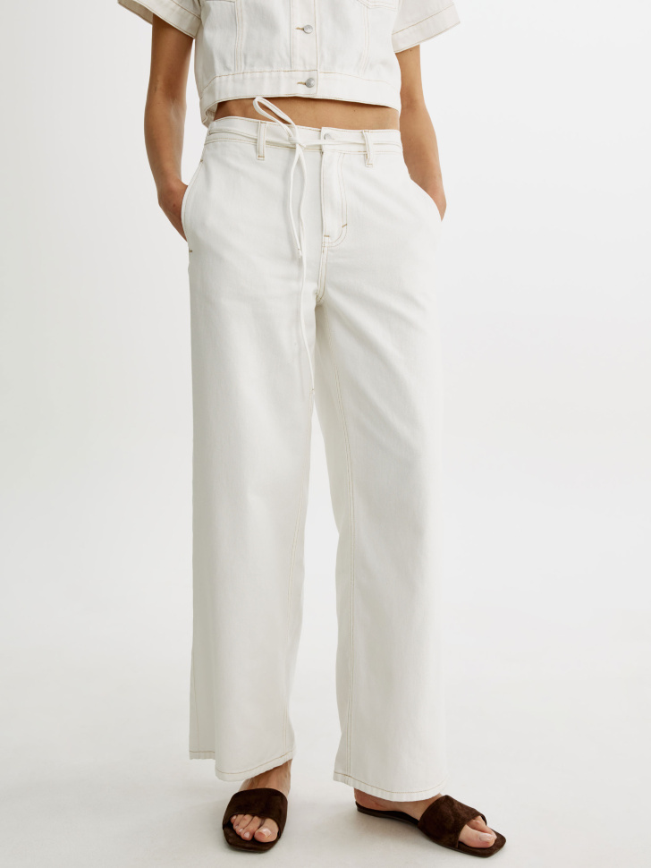 свободные прямые джинсы со шнурком от бренда sela вид слева