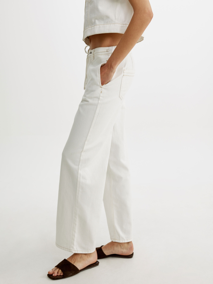 свободные прямые джинсы со шнурком из россии вид сбоку