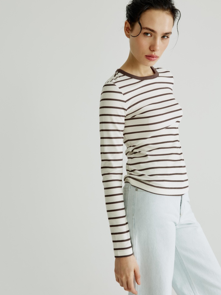 лонгслив в полоску по цене 1999 руб вид справа