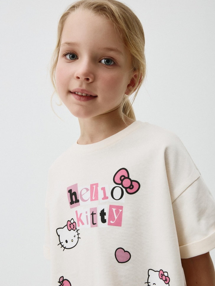 Футболка оверсайз с принтом Hello Kitty для девочек. Фото №3
