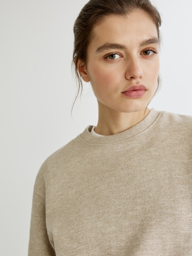 свитшот оверсайз из фактурного футера по цене 3299 руб вид справа