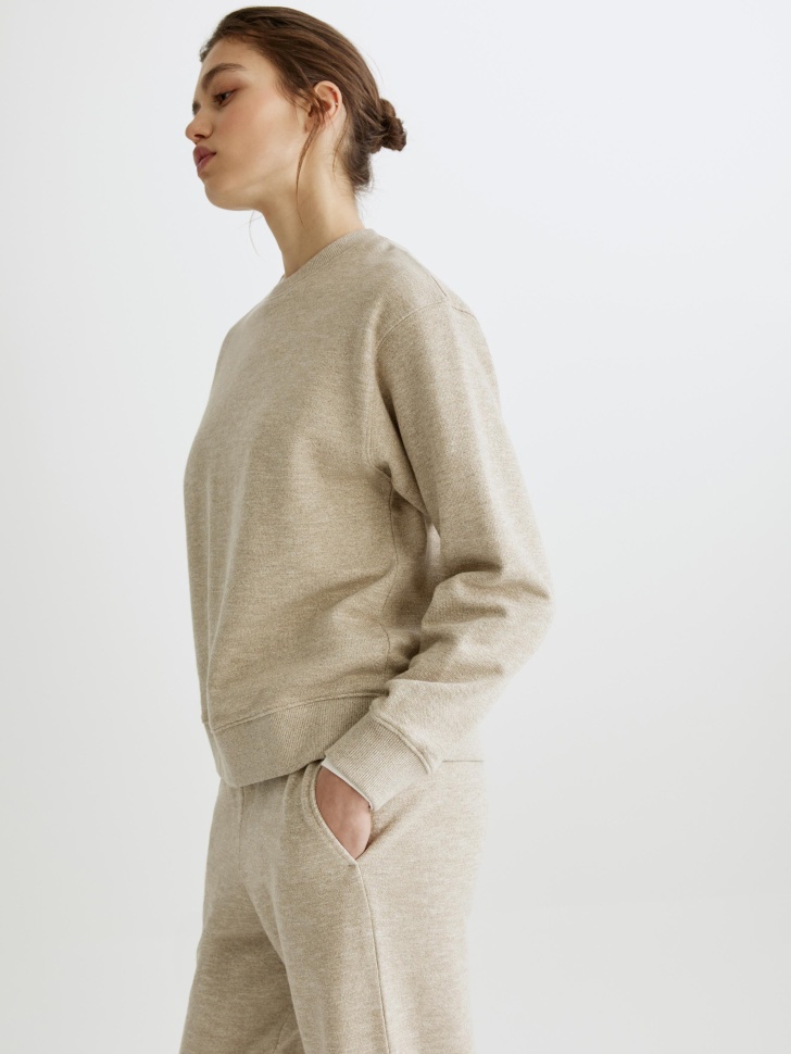 свитшот оверсайз из фактурного футера из россии вид сбоку