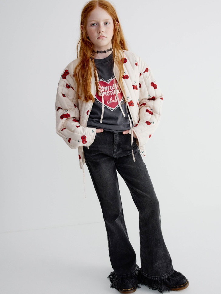 легкая стеганая куртка с завязками для девочек от бренда sela вид слева