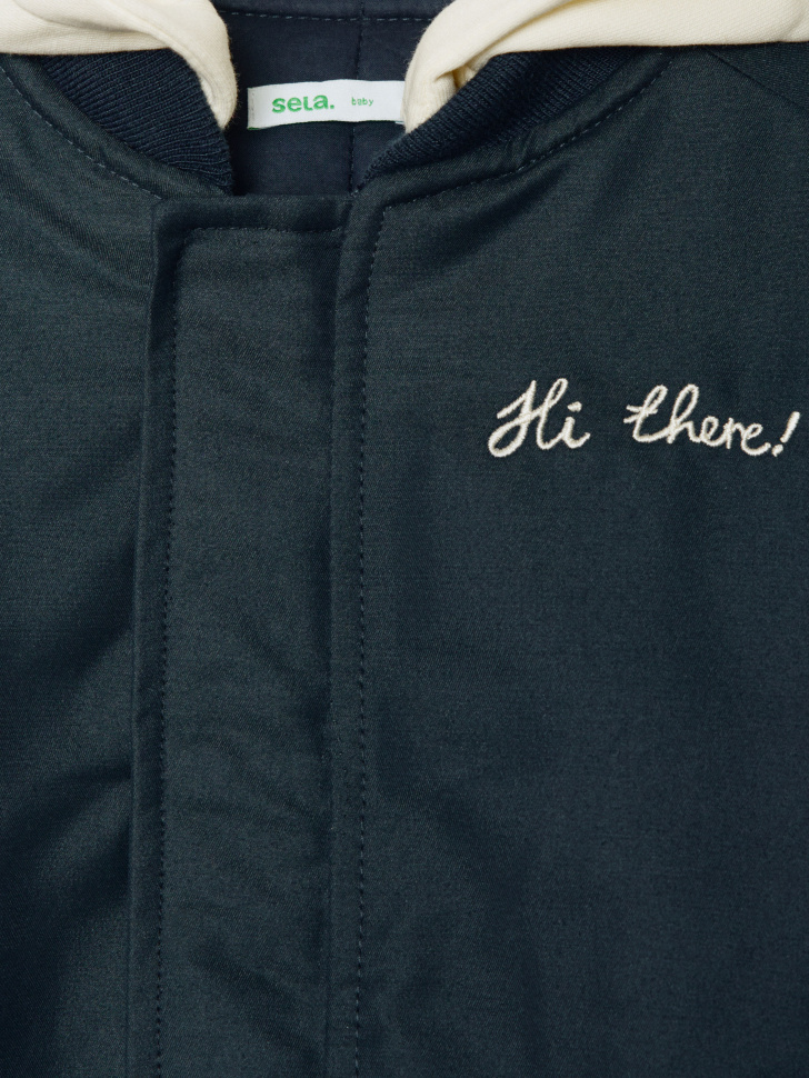 бомбер с трикотажным капюшоном для малышей по цене 2799 руб вид справа