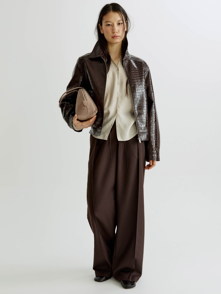 блуза оверсайз с жатым эффектом от бренда sela вид слева