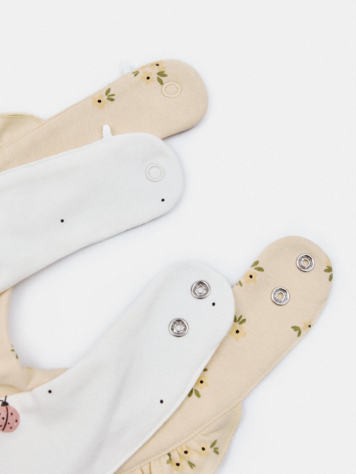 набор из 2 нагрудников для малышей от бренда sela вид слева