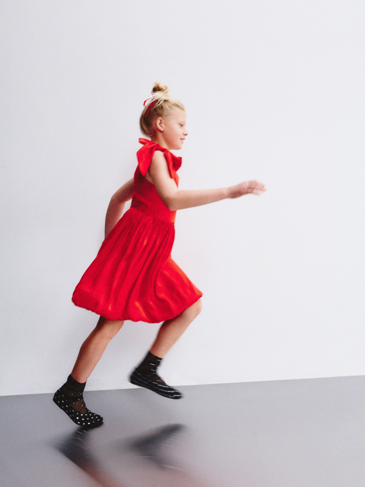 платье с юбкой-баллон для девочек универсального стиля с лицевой стороны