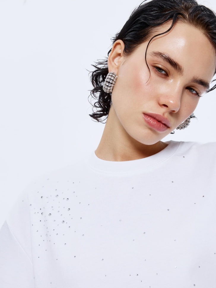 футболка оверсайз с принтом из страз 4610517257406 в интернет магазине