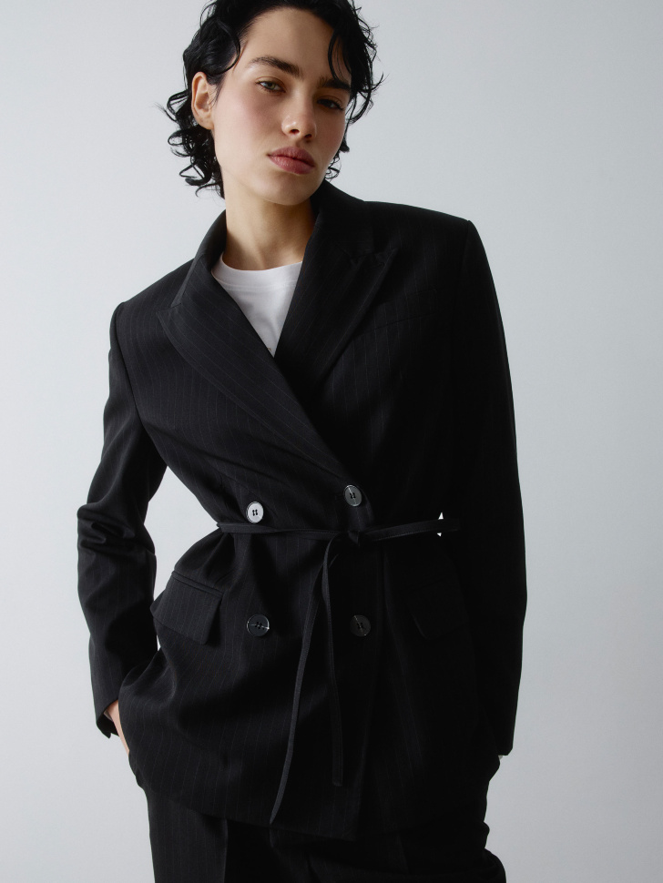 двубортный жакет в полоску с тонким поясом 4610517302298 фотография