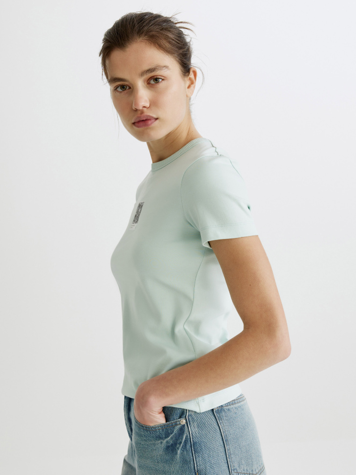 футболка с принтом из россии вид сбоку