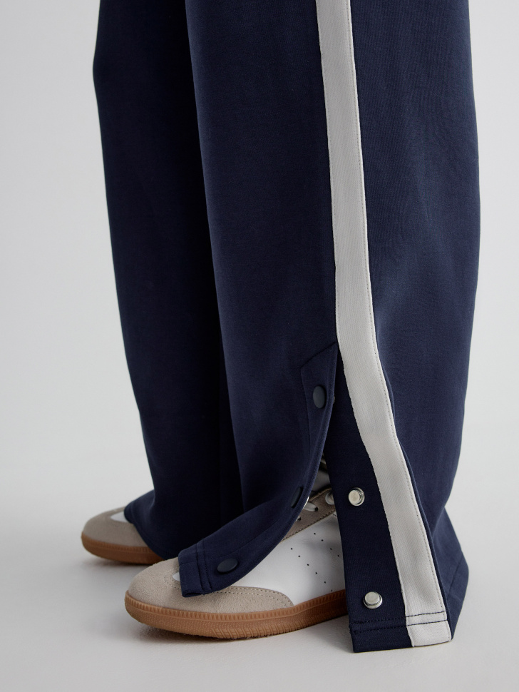 широкие брюки с лампасами для девочек от бренда sela вид слева