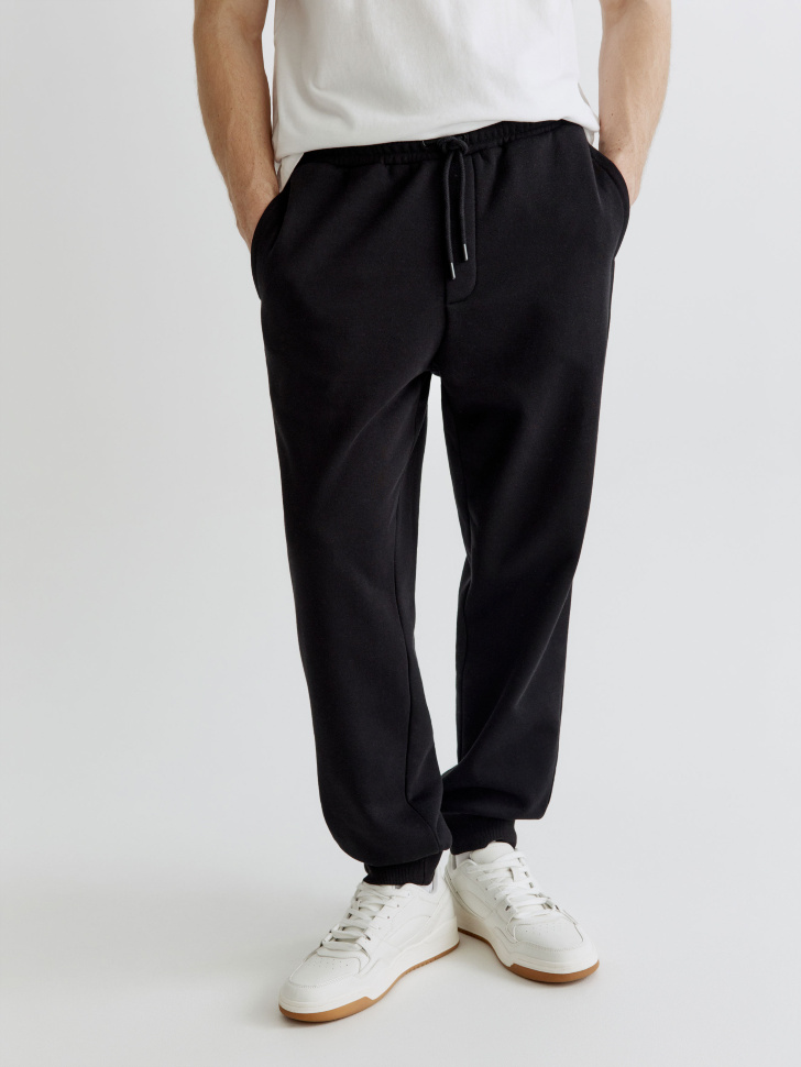базовые джоггеры из футера от бренда sela вид слева