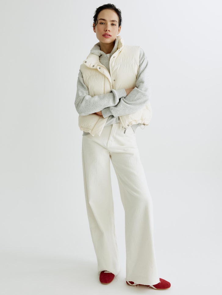 базовый утепленный жилет от бренда sela вид слева