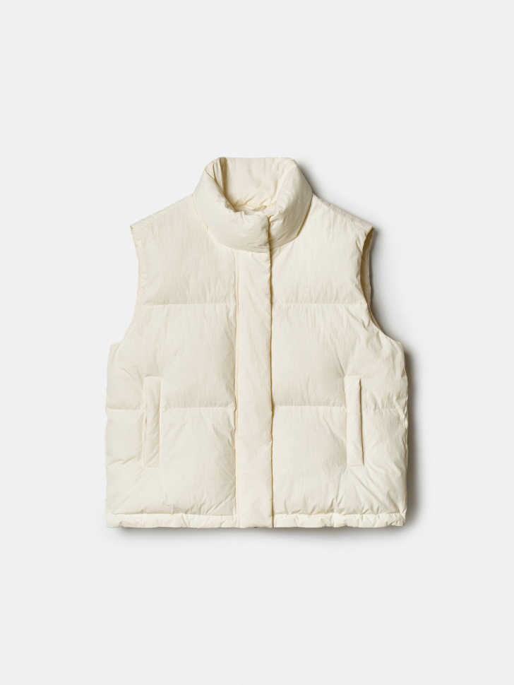 базовый утепленный жилет из проверенных материалов спереди