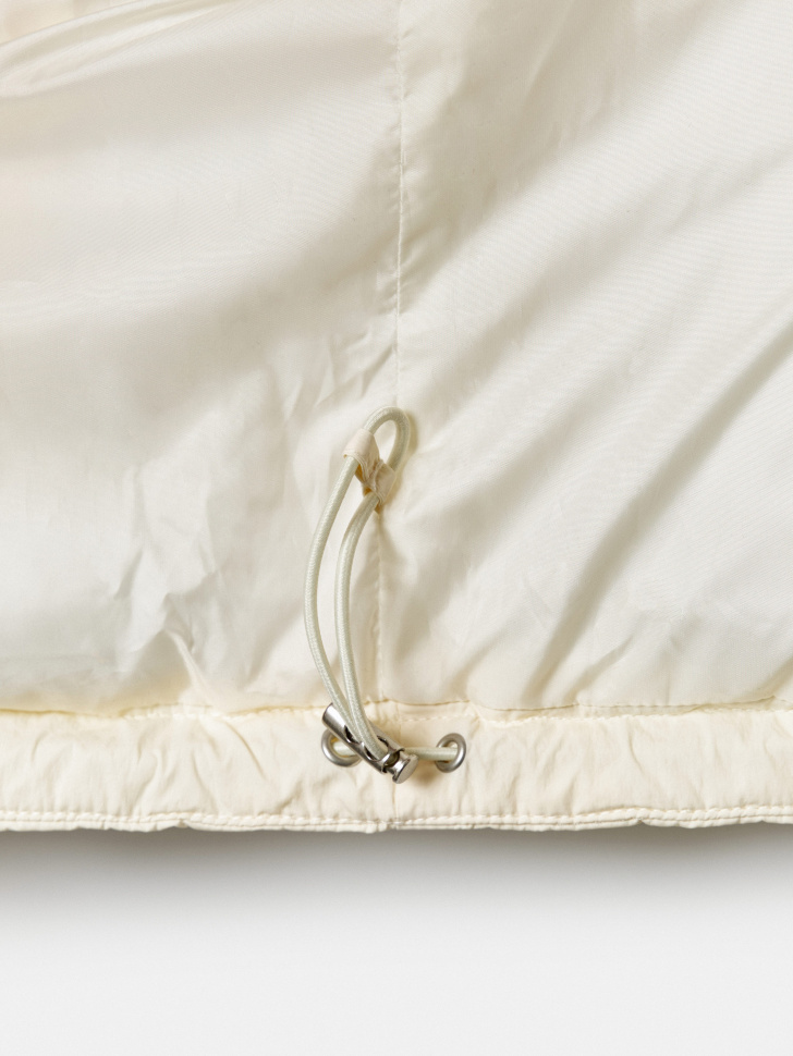 базовый утепленный жилет универсального стиля с лицевой стороны