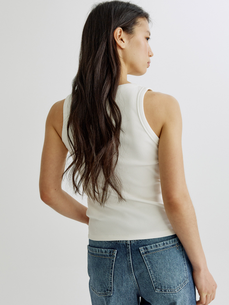 базовый топ amy в рубчик по цене 999 руб вид справа