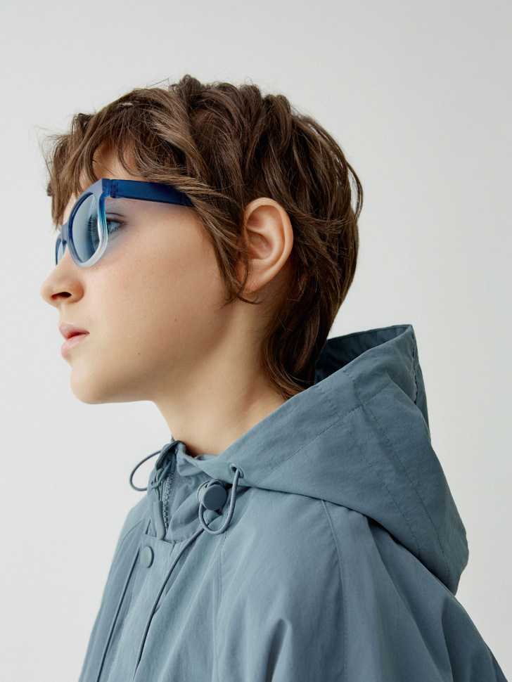 солнцезащитные очки для мальчиков от бренда sela вид слева