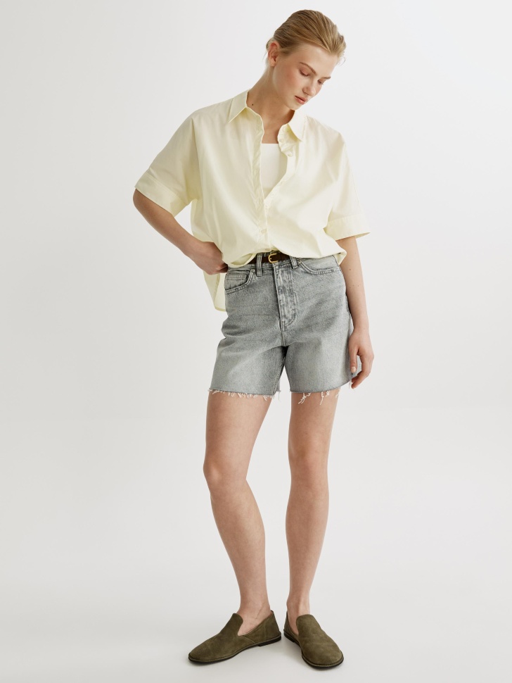 Базовые джинсовые шорты с необработанным краем 2599₽