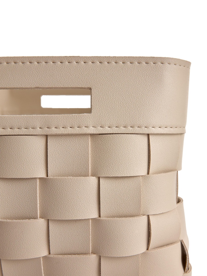 плетеная корзина для хранения с ручками по цене 4599 руб вид справа