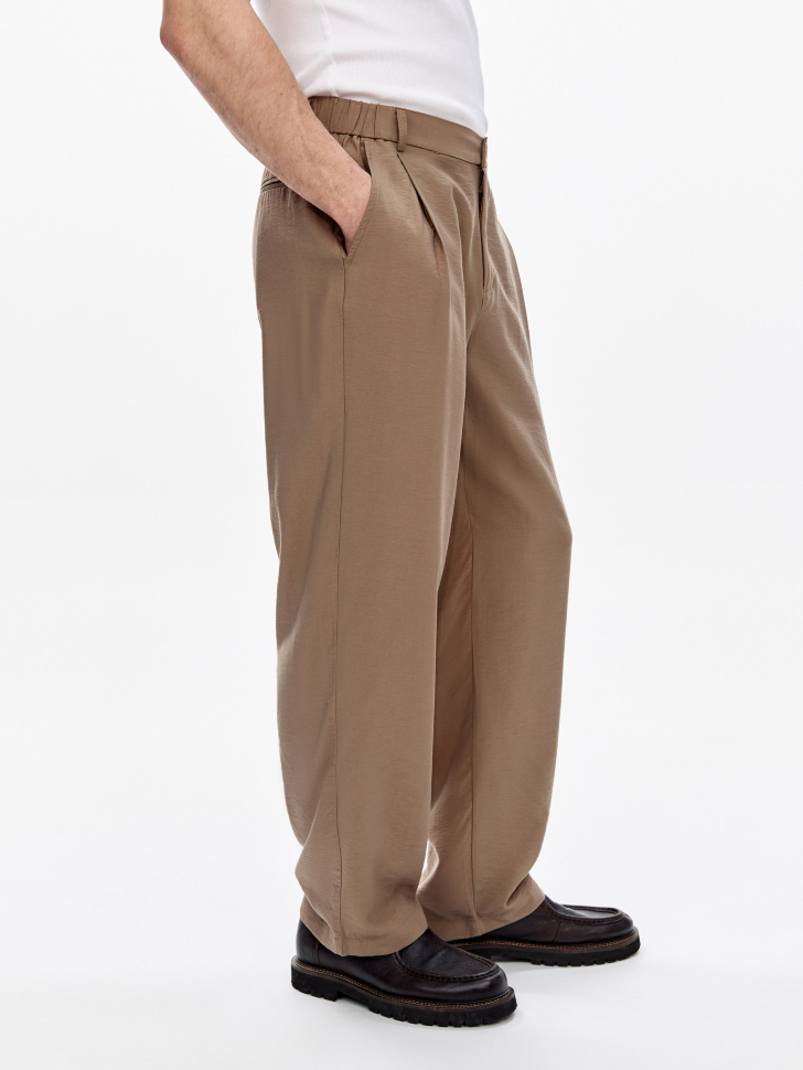 брюки из креповой вискозы по цене 3599 руб вид справа