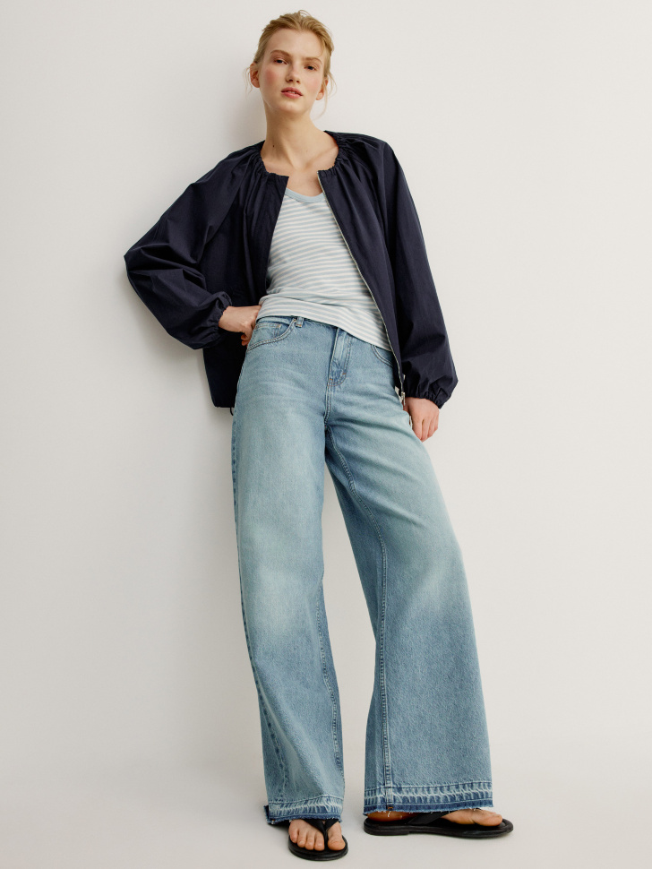 легкая укороченная куртка из хлопка от бренда sela вид слева