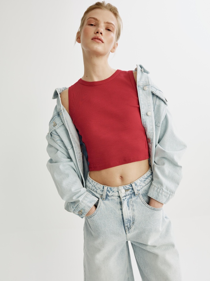 укороченный приталенный топ в рубчик 4640611040673 фотография