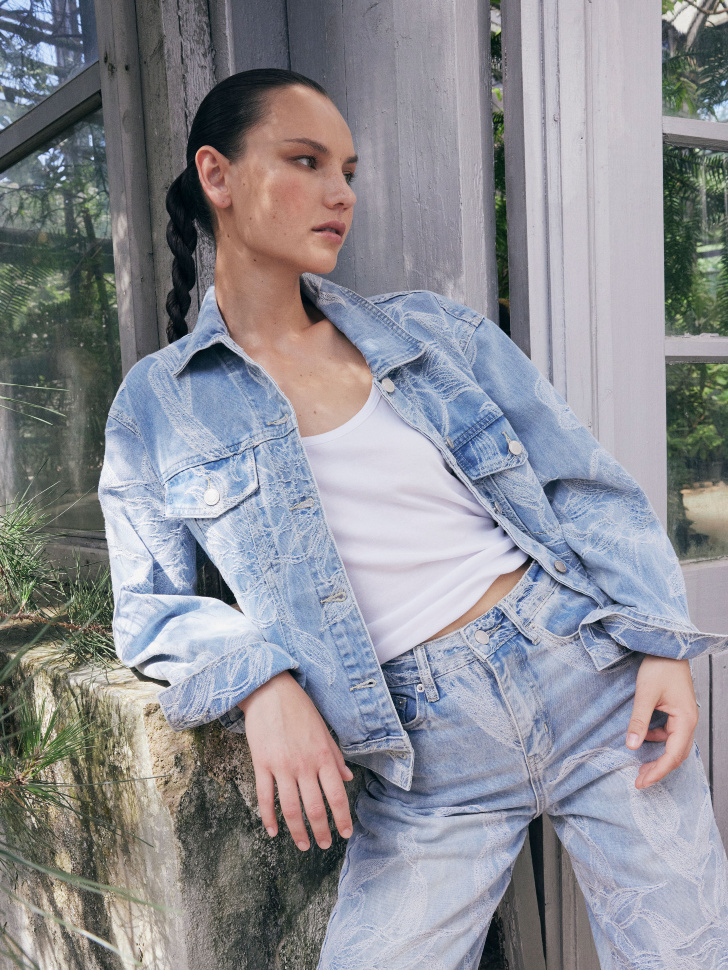 

Джинсовая куртка оверсайз