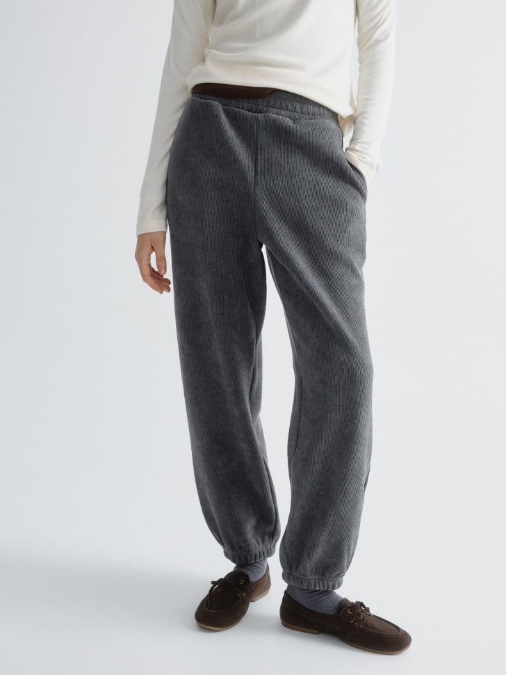 вельветовые джоггеры от бренда sela вид слева