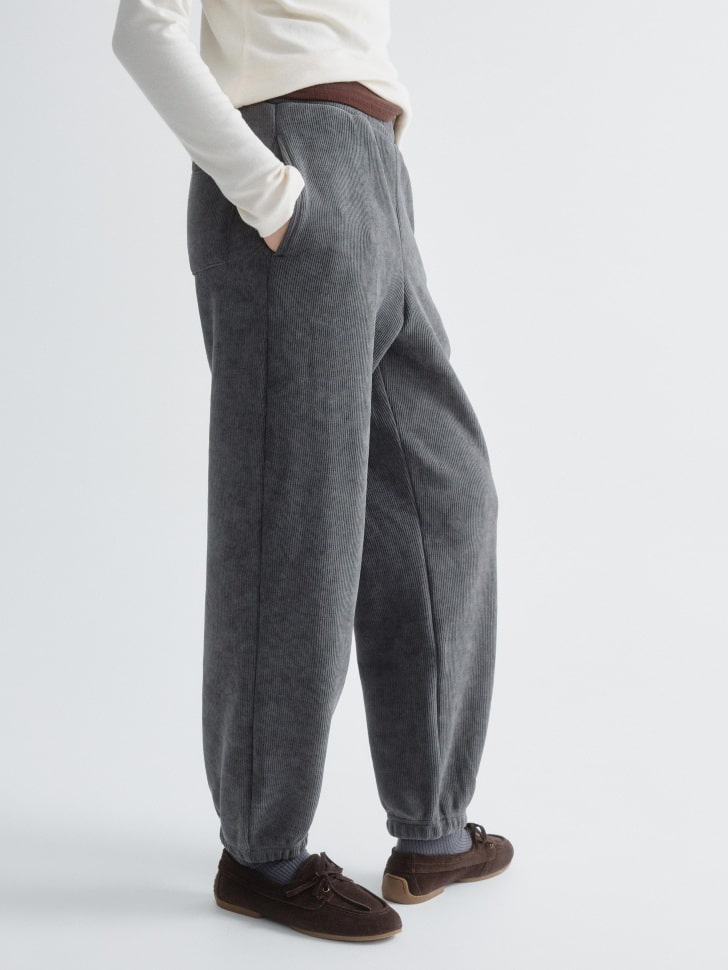 вельветовые джоггеры по цене 3599 руб вид справа