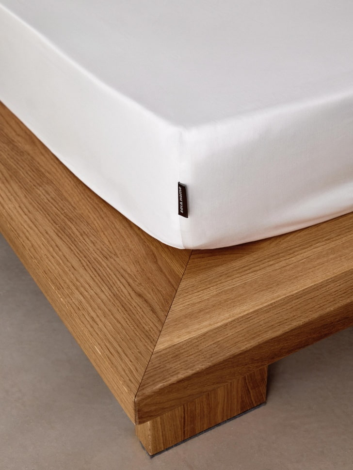 простыня на резинке из сатина 90х200 см от бренда sela вид слева