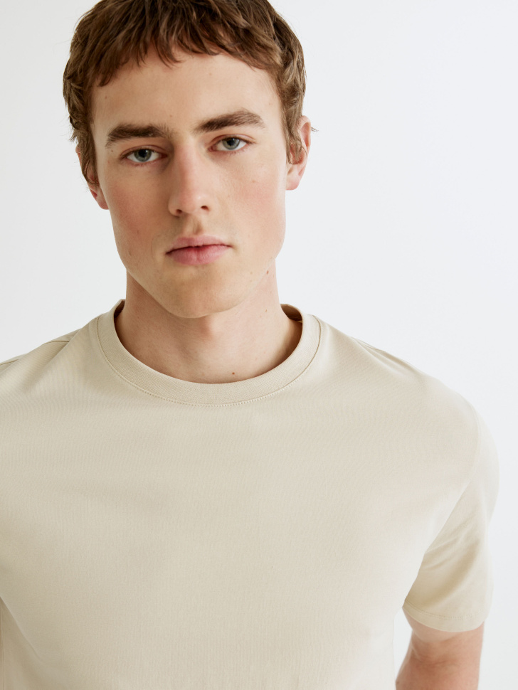 футболка adam slim fit базовая из россии вид сбоку