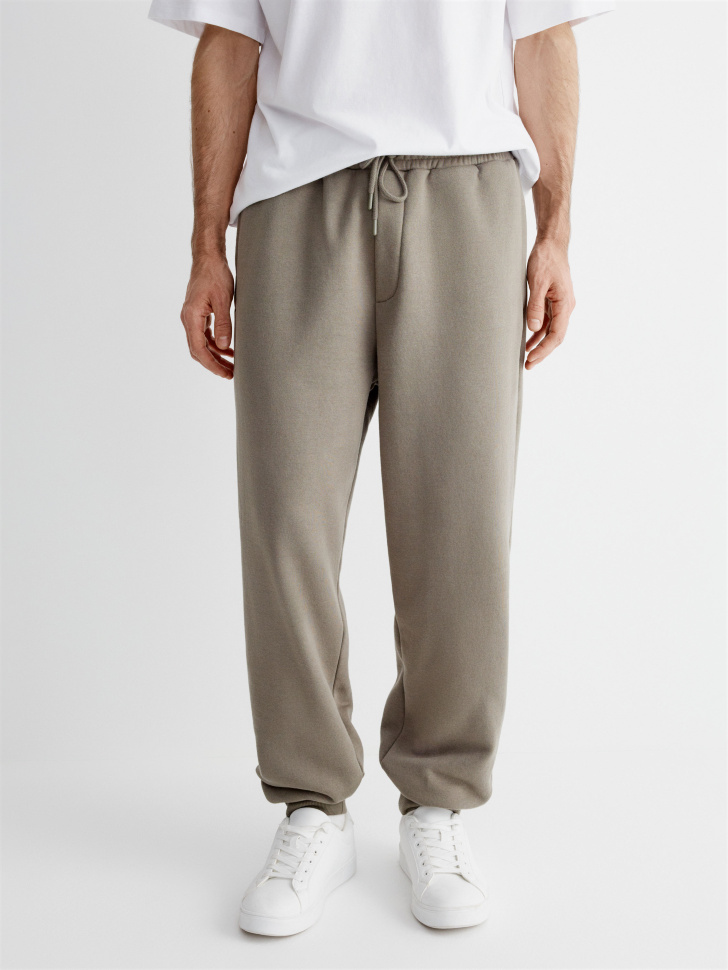 базовые джоггеры из футера от бренда sela вид слева