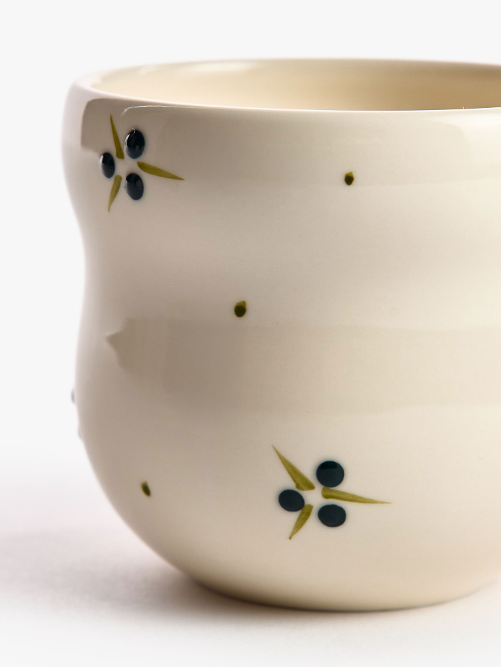 стакан из фарфора с рисунком от бренда sela вид слева