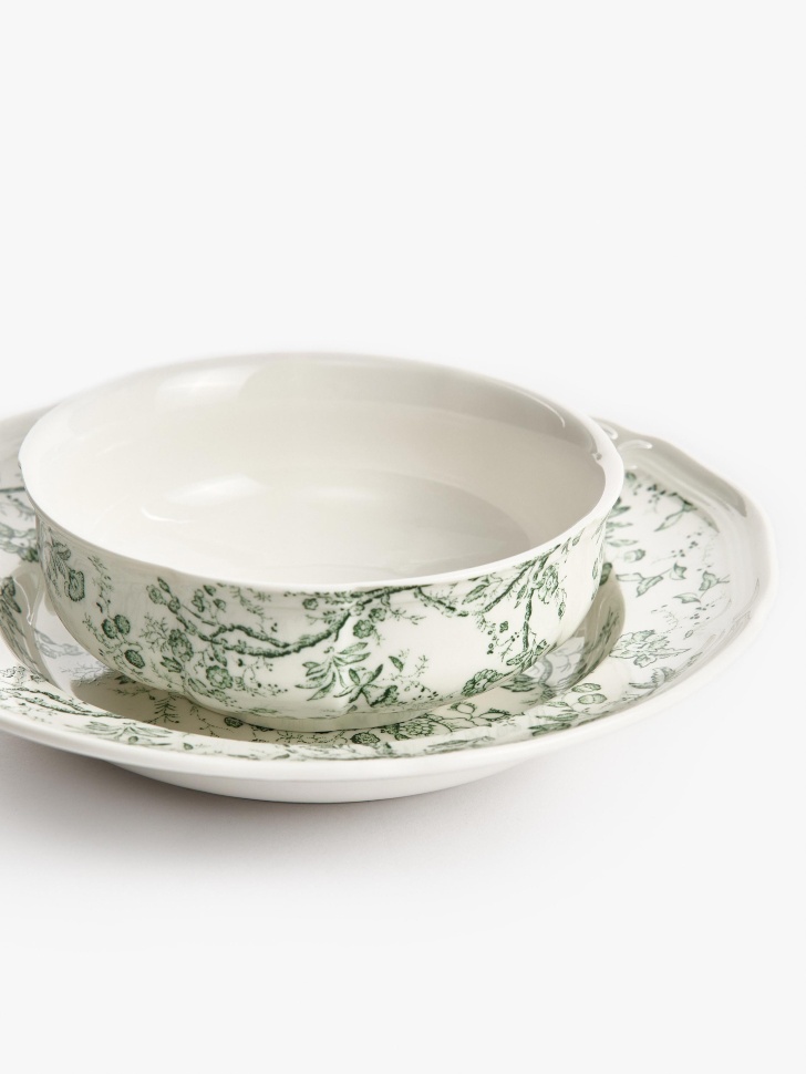 десертная тарелка из фарфора с цветочным узором из россии вид сбоку