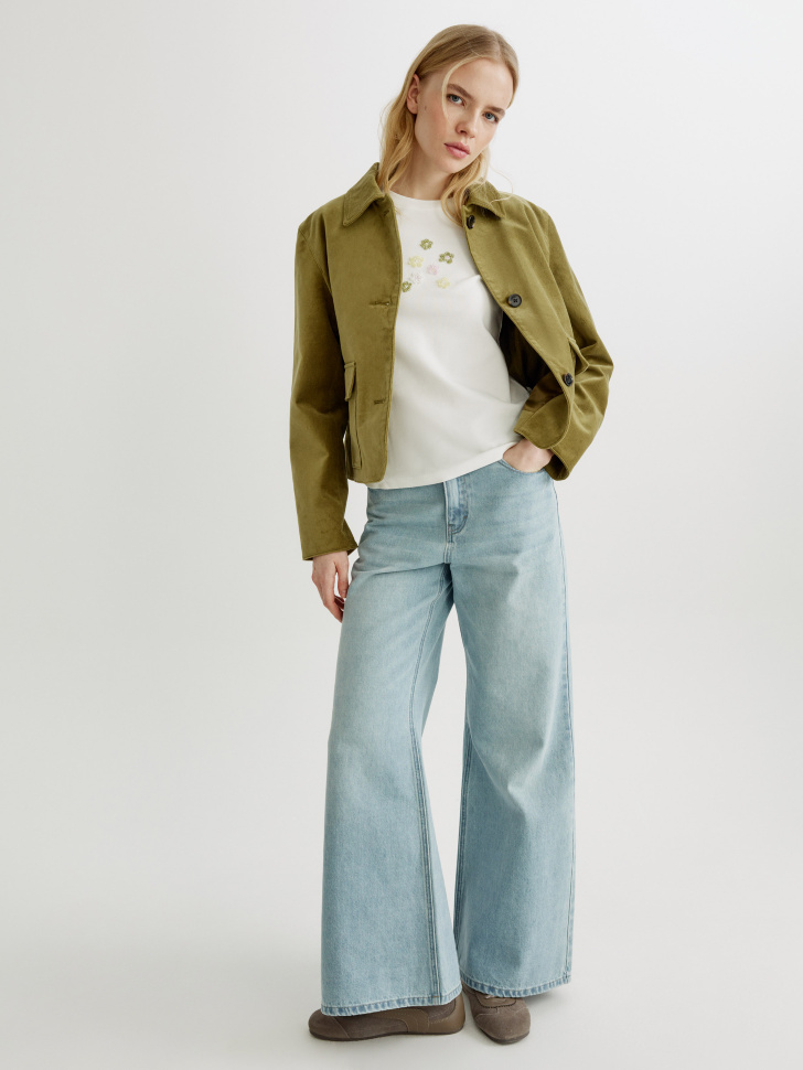 футболка с вышивкой из бисера от бренда sela вид слева