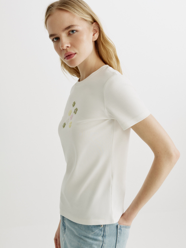 футболка с вышивкой из бисера по цене 1999 руб вид справа