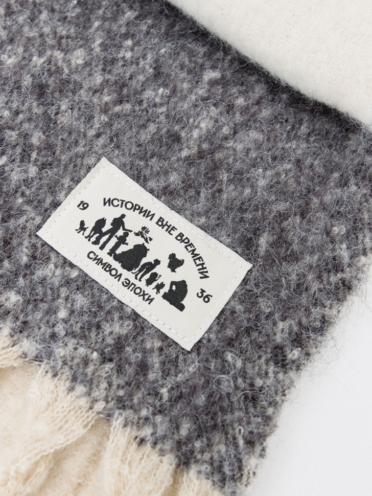 вязаный шарф из коллаборации  x союзмультфильм по цене 1299 руб вид справа